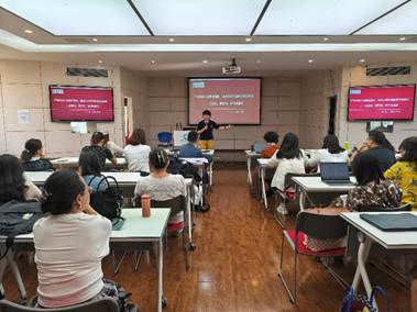 餐厅里的人们 AI 生成的内容可能不正确。